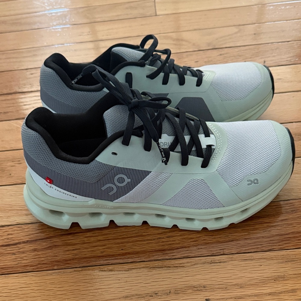 On clouds women’s Light Green and Gray Cloudswift Athletic Shoes